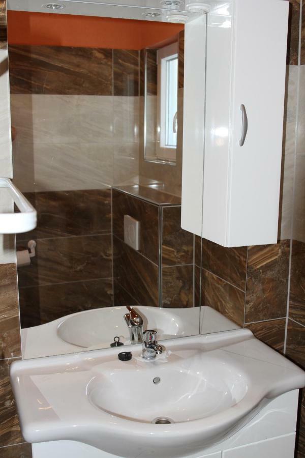 Apartmani Subasic Паг Екстер'єр фото