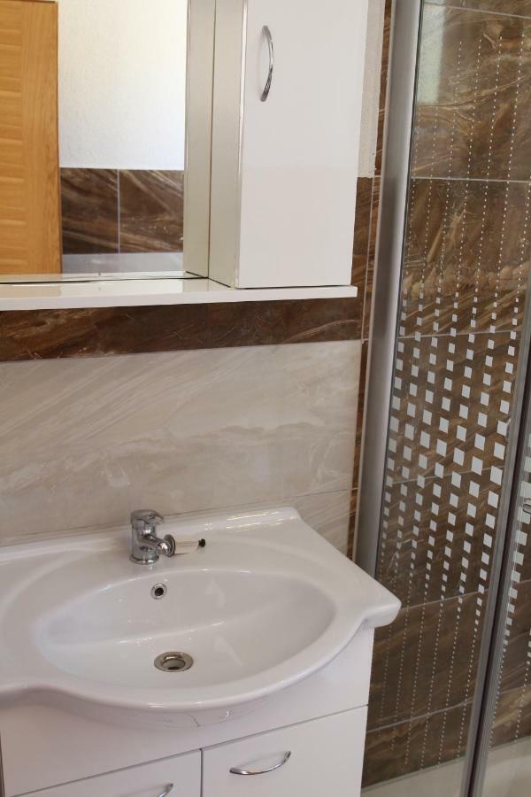 Apartmani Subasic Паг Екстер'єр фото