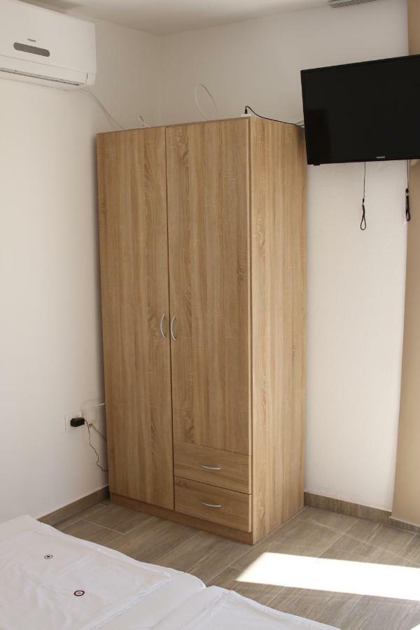Apartmani Subasic Паг Екстер'єр фото