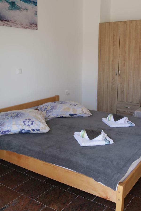 Apartmani Subasic Паг Екстер'єр фото